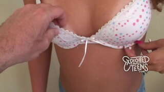 19 настай халуун өсвөр fucks авдаг нь ам дүүрэн булэг