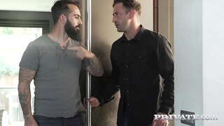 Kjo ass brirë bjonde zogth nuk mund të merrni mjaft karin! Ajo e vë prapanicën e saj për të punuar, duke marrë intensive pidhi të trokasë dhe të dyfishtë të thellë në fyt e veprimit në një të keqe threeway. Të plotë Goditni lehtë në Private.com!