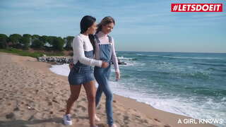 LETSDOEIT-#Apolonia Lapiedra-섹시한 소녀가 야생에서 자신의 새로운 하우스