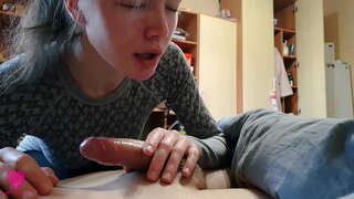 Mabination sloppy blowjob gikan sa petite katahum uban sa cum in mouth