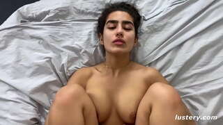 Pinning کے اس کی ٹانگیں اس کے سر پر کے لئے دخول لوگوں کو یقینن