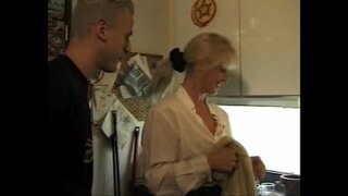 ���ມ່ຂອງລູກຊາຍແລະຫມູ່ຂອງລາວ ���ມ່ຂອງລູກຊາຍແລະຫມູ່ຂອງລາວ