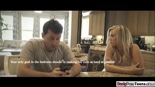 Blonde Bailey wrth ei bodd yn cael fucked mewn ffordd garw