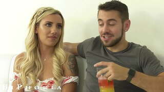 ���ெண் விரும்புகிறார் கணவர் சக், டிக் அவரது பிறந்த நாள்