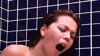 Sa Bath, Siya Nangutana alang sa Dildo sa Asno!!!